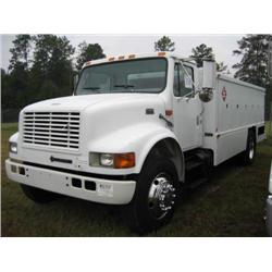 1999 INTERNATIOANL 4900 FUEL & LUBE TRUCK