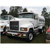 Image 1 : 1992 MACK CH613 T/A WATER TRUCK