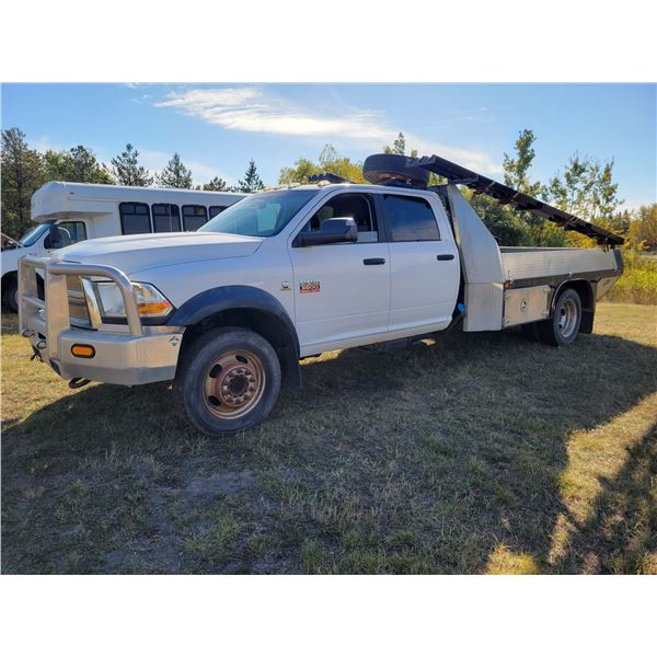 11/2010 White 5500 Quad Cab Diesel auto 4x4 full load, 12ft deck, pipe racks, fold down sides, winch