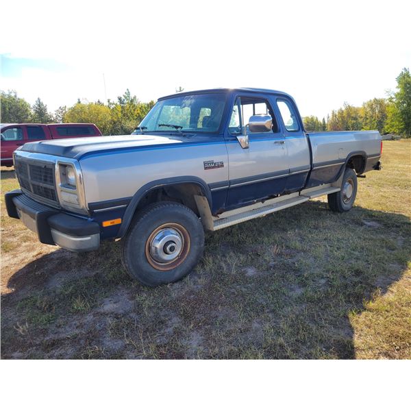 10/1992 Blue & Silver Dodge 250 Ext Cab Diesel auto, buckets, good rubber, rear hitch, minor body da