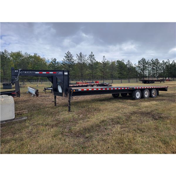 2002 Trailtech 30 ft triple axle 5th wheel trailer, 6000 lb axles c/w pin 5th wheel, new spare, pull