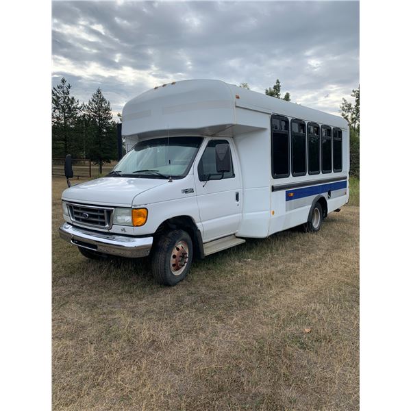 08/2004 Ford E450 Super Duty has keys but is not running. Wheelchair lift 1FDXE45P5HA04137., Would m