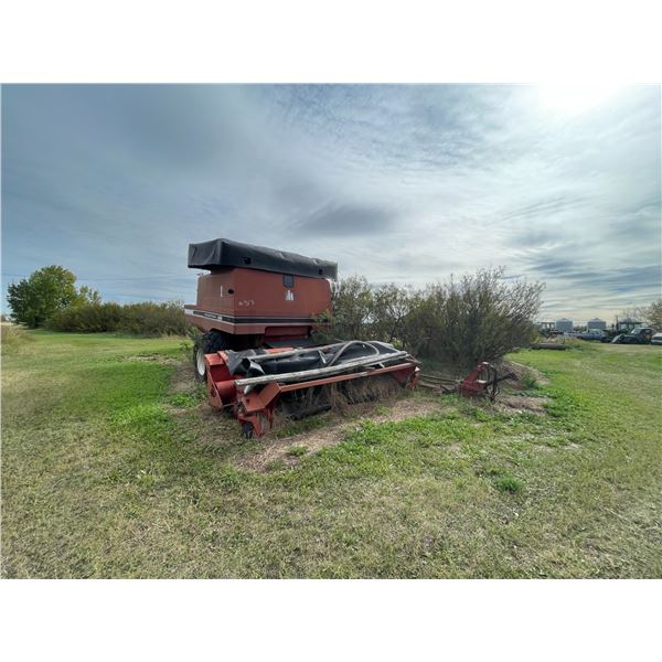 IH 1482 Combine, As is