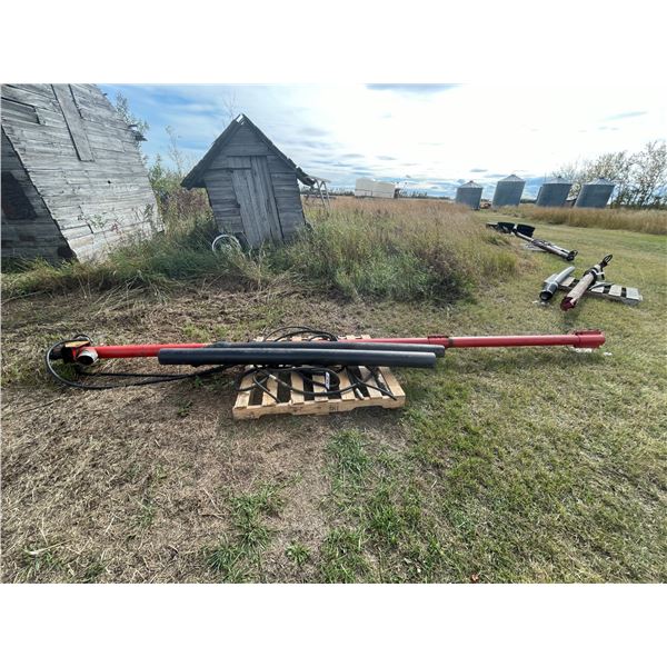 16 ft Westfield hyd. Drill fill c/w spouts