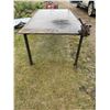 Image 2 : 4x8 steel table c/w old vise