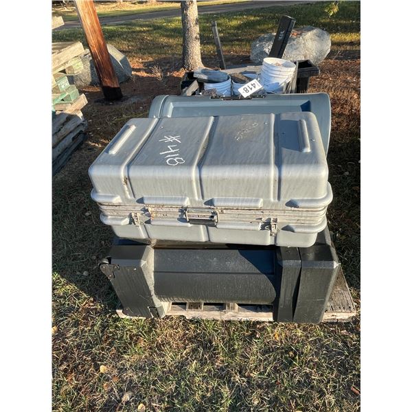 4 Plastic Carrying Cases