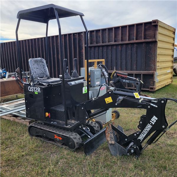 2023 AGT Industrial QS12R Trackhoe c/w bucket & grapple, showing 6.7 hrs, 28 in wide c/w canopy, run