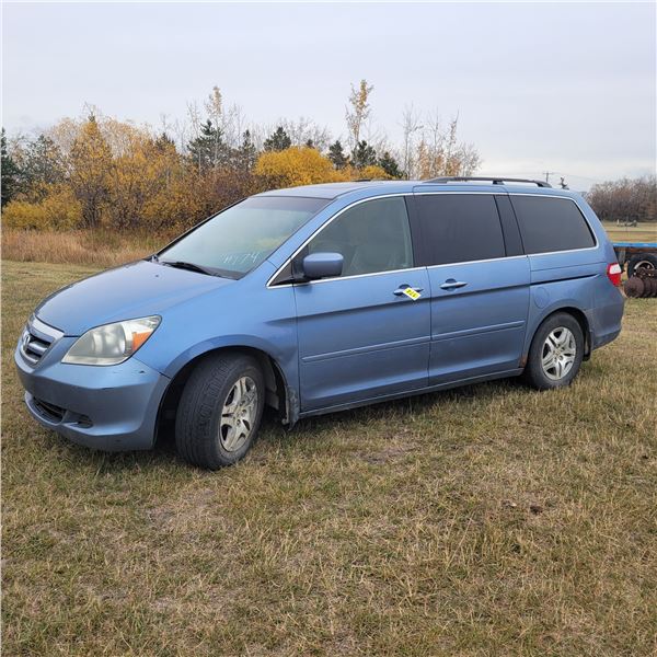 2006 Blue Honda Odyssey 6 pass van, full load, slight body damage, 337,862kms SN. SFNRL38756B507181