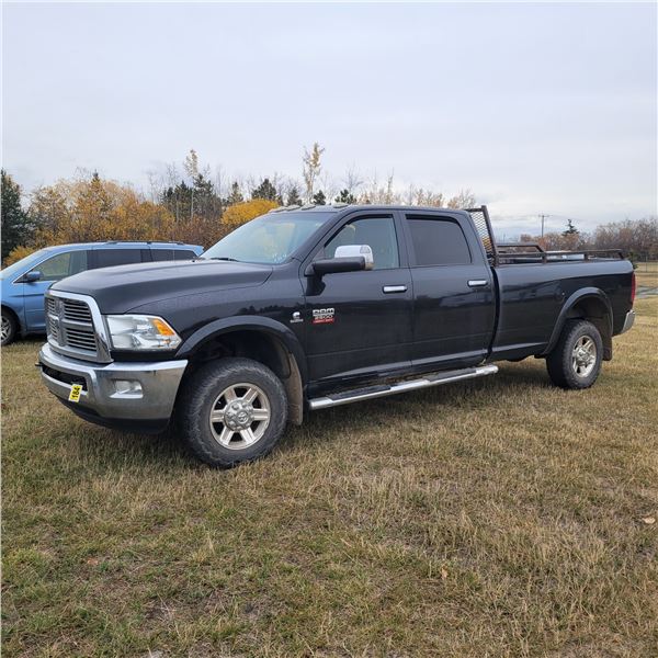 2011 Blk Dodge Diesel Quad Cab 2500 4x4, running boards, headache rack, auto full load, leather, sun