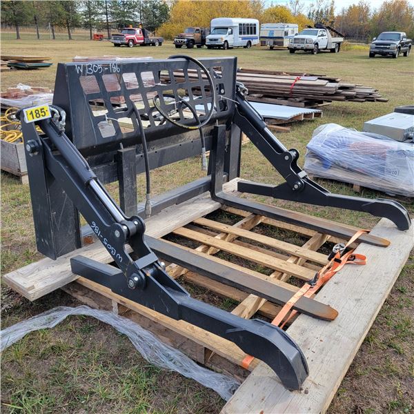 Grapple c/w 48 in forks, as new