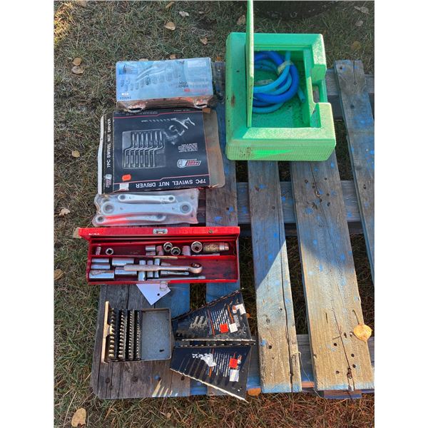 Various new drill bits, ratchet wrenches up to 19mm, various sockets