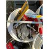Image 7 : 6 Pails large variety of tools