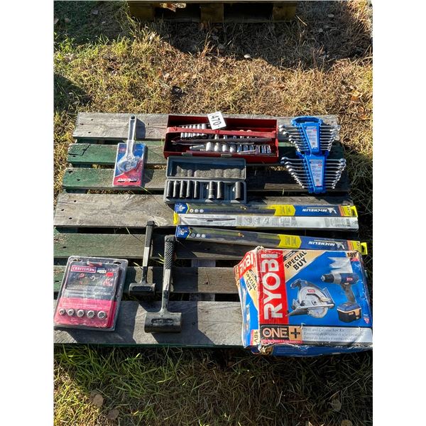 Ryobi 18v saw, 2 rubber hammers, sockets, combination wrenches, impact sockets & wipers