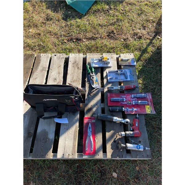 Husky 14in Tool Bag, compound snips, ratcheting T handle, screw driver set, 7in1 quick change screwd