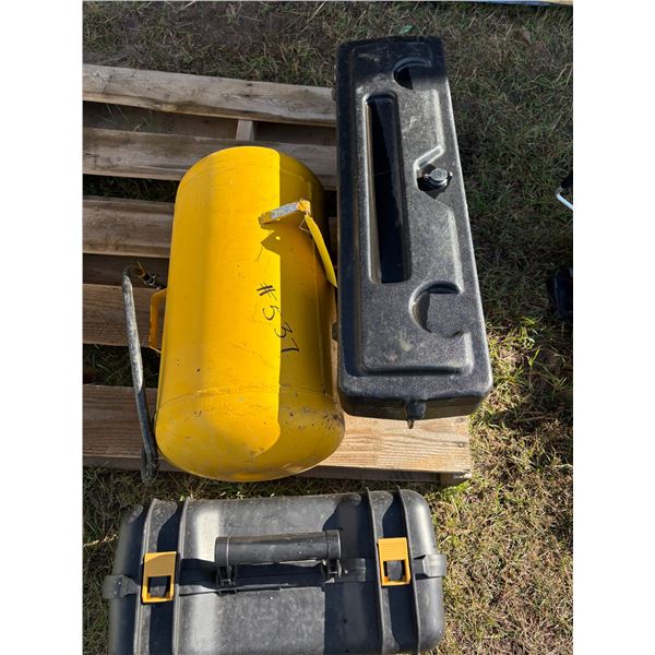 Air Tank, 2 plastic cases