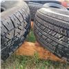 Image 2 : 4- 235-75R15 Tires