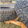 Image 3 : 4- 235-75R15 Tires