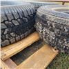 Image 1 : 3- 235-75R15 Tires