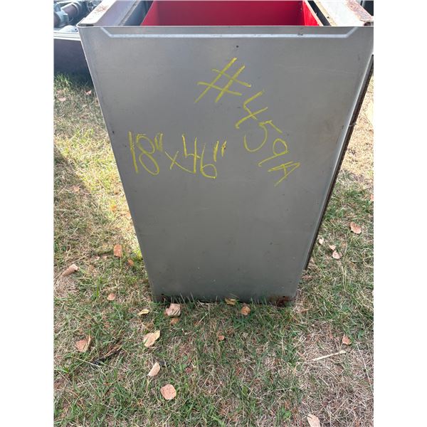 Beach 18in x 46in tool box