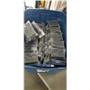 Image 1 : TOTE OF NEW FINE GRIT 150 SANDING SPONGES