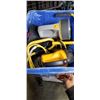 Image 1 : TOTE OF WORK LIGHTS AND FLASHLIGHTS
