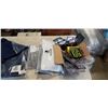 Image 3 : LOT OF WORK GLOVES AND HIGH VIS GEAR
