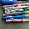 Image 2 : 6 SOFTBALL BATS AND TRAINER