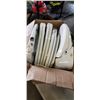 Image 1 : BOX OF STORE RETURN BIDET SEATS