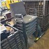 Image 1 : 6 STACKING CHAIRS