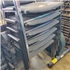 Image 3 : 6 STACKING CHAIRS