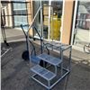 Image 1 : GRATED WAREHOUSE STEPS WITH RAILING