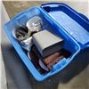 Image 1 : LARGE TOTE OF BATHROOM ITEMS