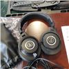 Image 2 : AUDIO TECHNICA ATH-M40X OVER EAR SOUND ISOLATING HEADPHONES - TESTED WORKING