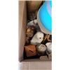 Image 2 : BOX OF COLLECTIBLES AND DECOR