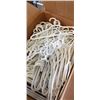 Image 2 : 100 WHITE HANGERS