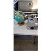 Image 1 : SANYO PROJECTOR AND WORLD GLOBE