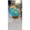 Image 2 : SANYO PROJECTOR AND WORLD GLOBE