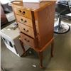 Image 1 : JEWELRY BOX STAND