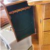 Image 4 : JEWELRY BOX STAND
