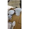 Image 8 : LOT OF PORCELAIN AND METALLIC ACCENT COLLECTIBLES