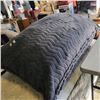 Image 3 : HUGE DOG BED