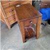 Image 1 : BEDSIDE TABLE