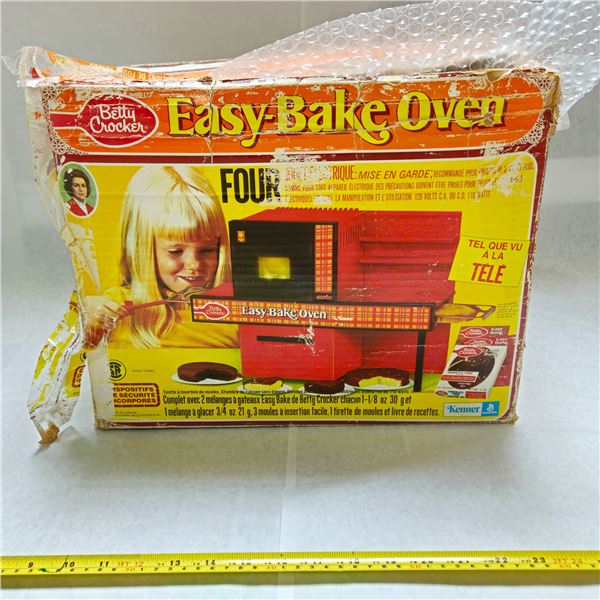 WORKING EASY BAKE OVEN WITH 3 COOKBOOK 6 PANS AND