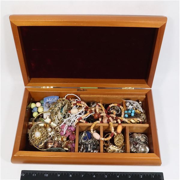VINTAGE JEWELRY BOX W/ CONTENTS FOR WEAR