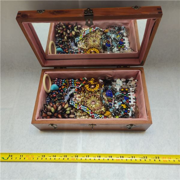 VINTAGE WOOD TRINKET BOX WITH BEADED JEWELRY