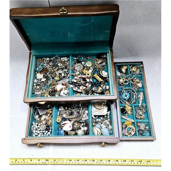 LARGE WOOD 3 LEVEL JEWELRY BOX WITH CONTENTS