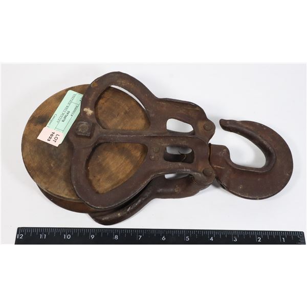 VINTAGE WELL PULLEY
