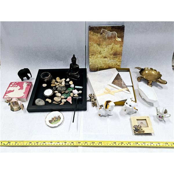 MISC HOME DECOR LOT VINTAGE HORSE STATIONARY SET