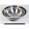 Image 1 : TWO STAINLESS STEEL BOWLS (NESTING)