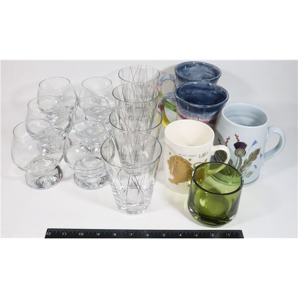 BOX OF ASSORTED DECORATIVE GLASSWARE